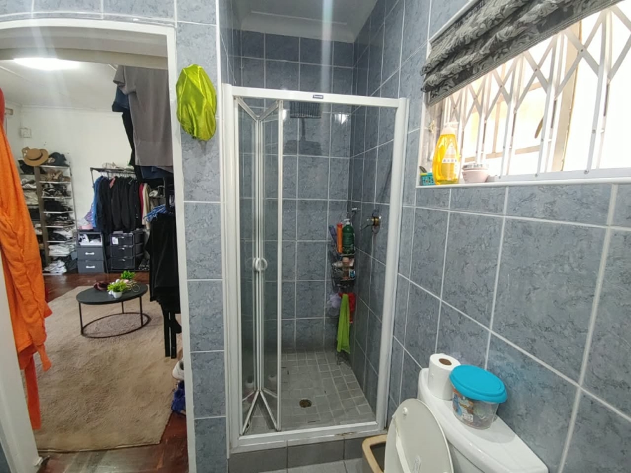 To Let 4 Bedroom Property for Rent in Farrarmere Gauteng