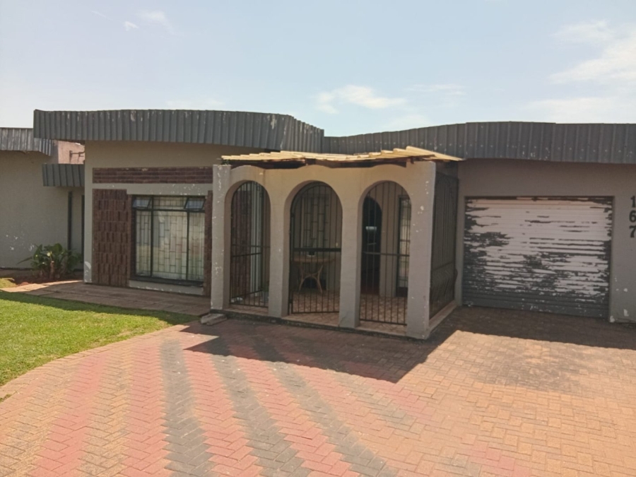 4 Bedroom Property for Sale in Leondale Gauteng