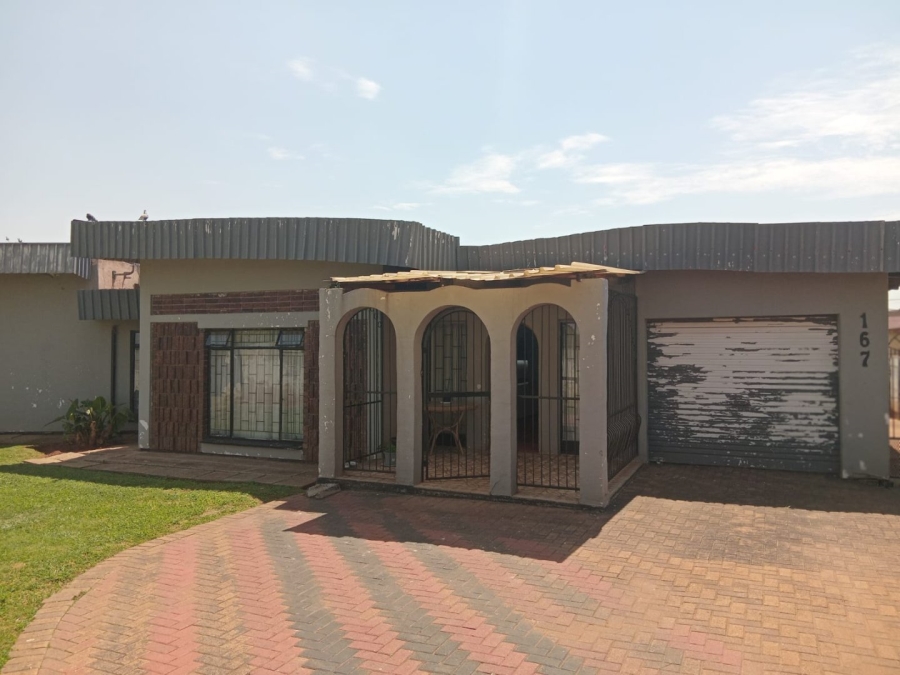 4 Bedroom Property for Sale in Leondale Gauteng