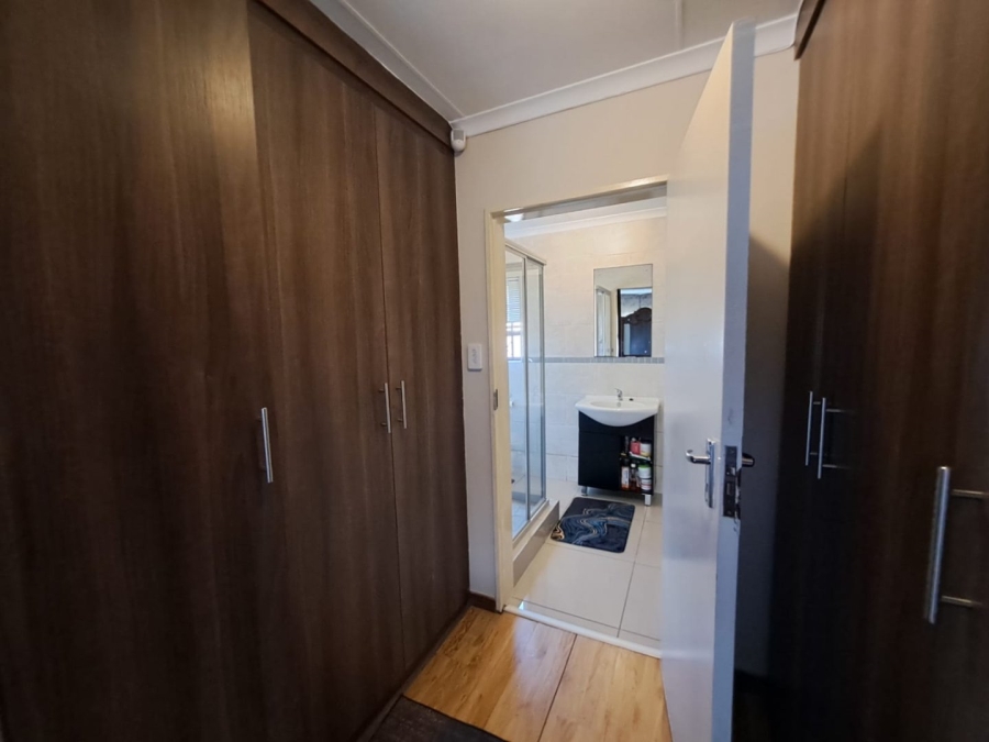 3 Bedroom Property for Sale in Heatherdale AH Gauteng