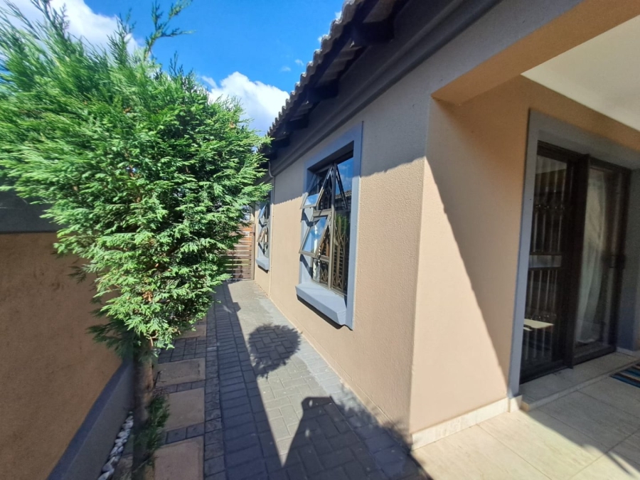 3 Bedroom Property for Sale in Heatherdale AH Gauteng