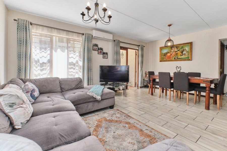 To Let 2 Bedroom Property for Rent in Pineslopes Gauteng