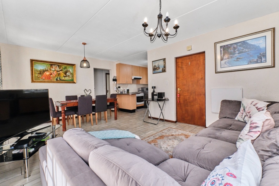 To Let 2 Bedroom Property for Rent in Pineslopes Gauteng
