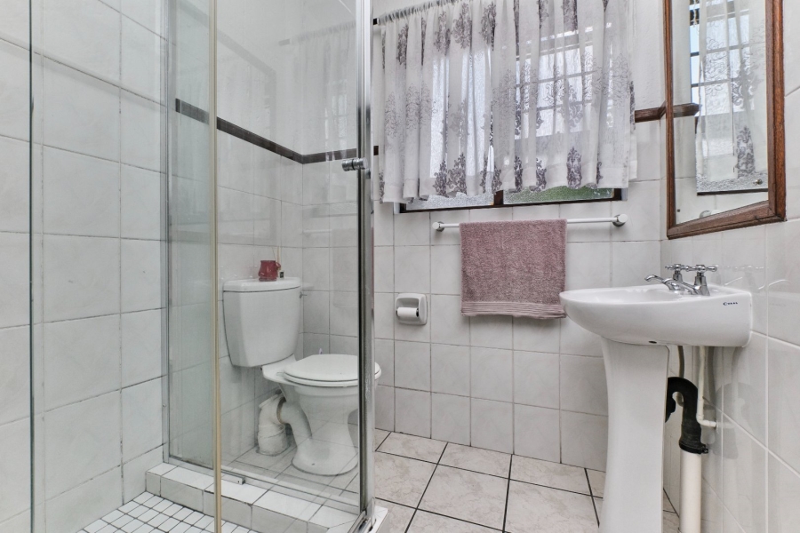 To Let 2 Bedroom Property for Rent in Pineslopes Gauteng