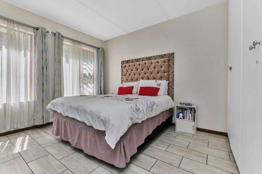 To Let 2 Bedroom Property for Rent in Pineslopes Gauteng