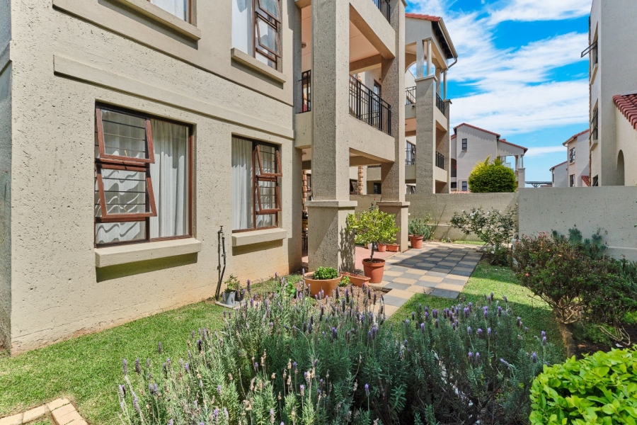 To Let 2 Bedroom Property for Rent in Pineslopes Gauteng