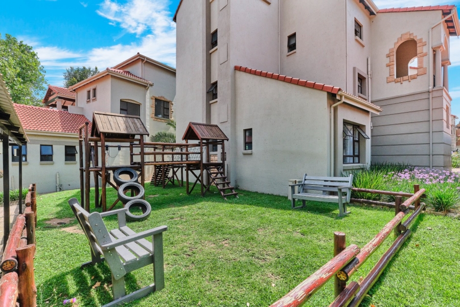 To Let 2 Bedroom Property for Rent in Pineslopes Gauteng