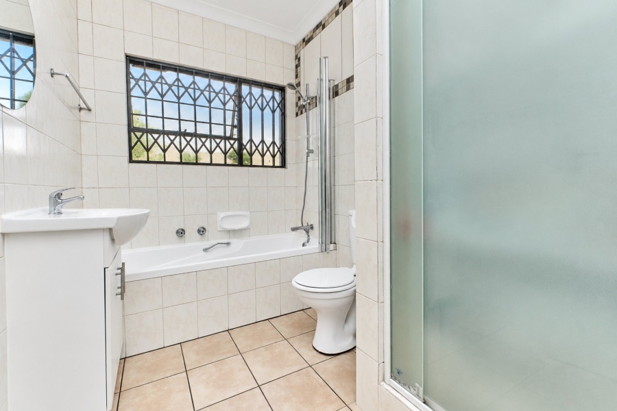 To Let 2 Bedroom Property for Rent in North Riding Gauteng