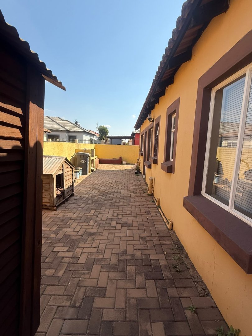 To Let 3 Bedroom Property for Rent in Nkwe Estate Gauteng