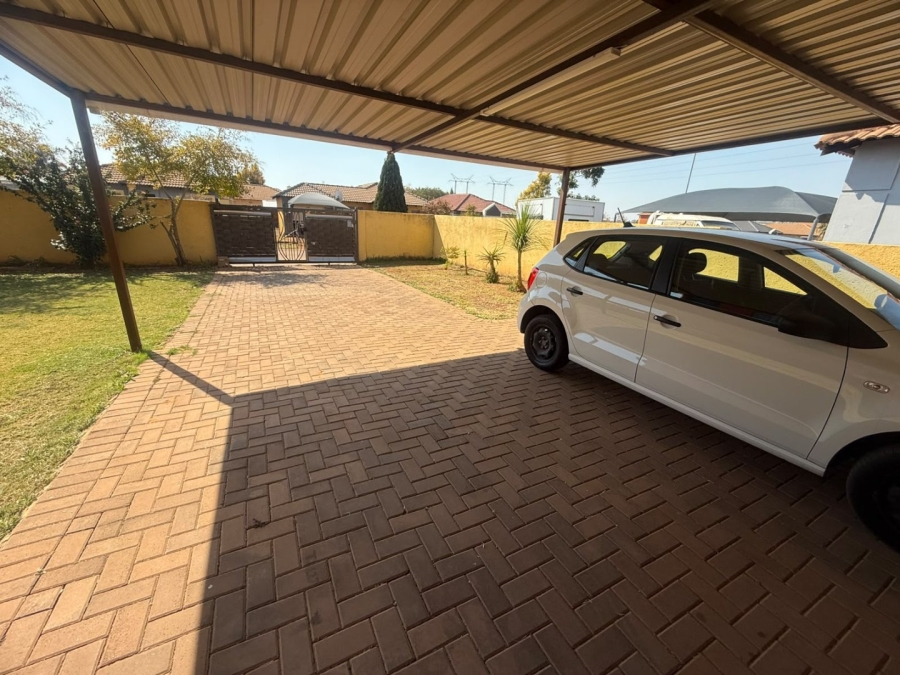 To Let 3 Bedroom Property for Rent in Nkwe Estate Gauteng