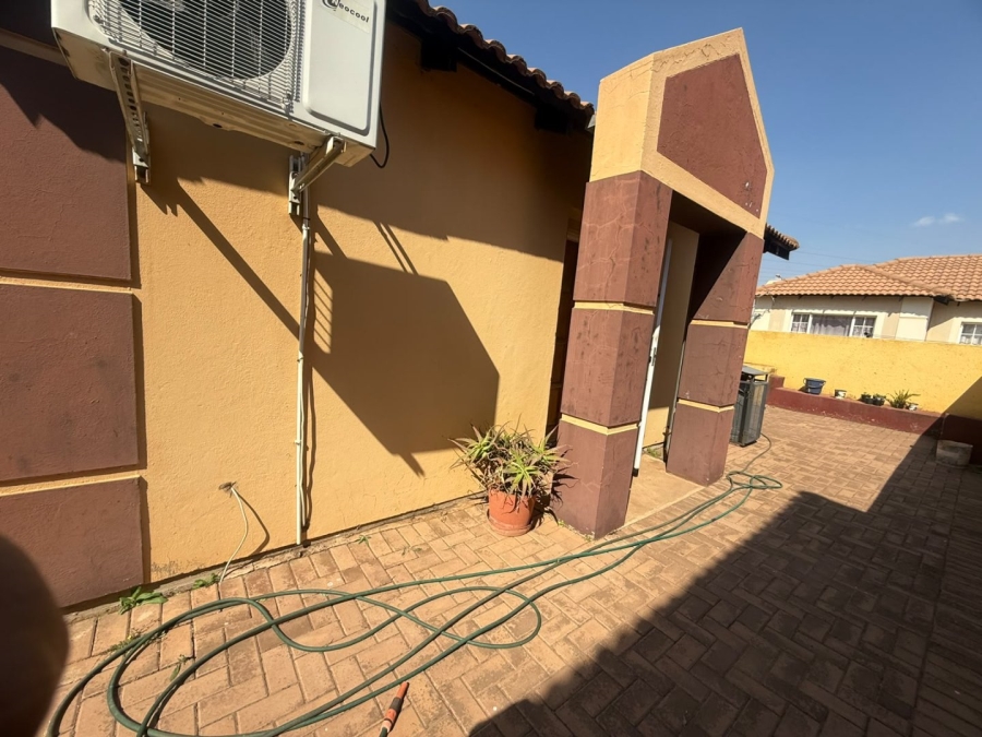 To Let 3 Bedroom Property for Rent in Nkwe Estate Gauteng