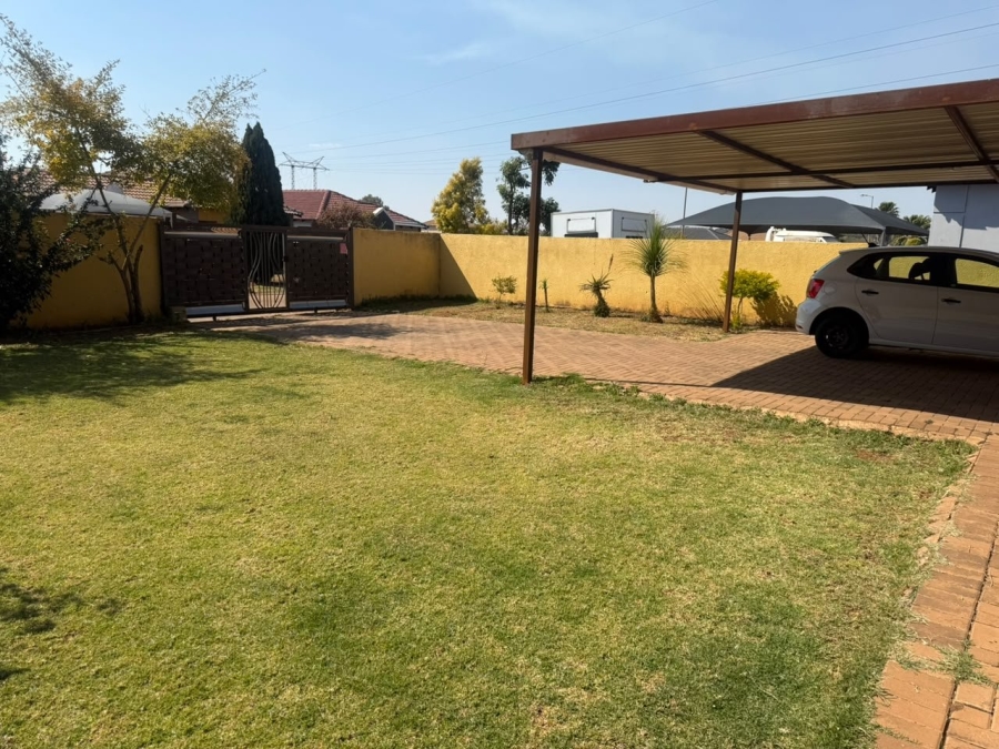 To Let 3 Bedroom Property for Rent in Nkwe Estate Gauteng