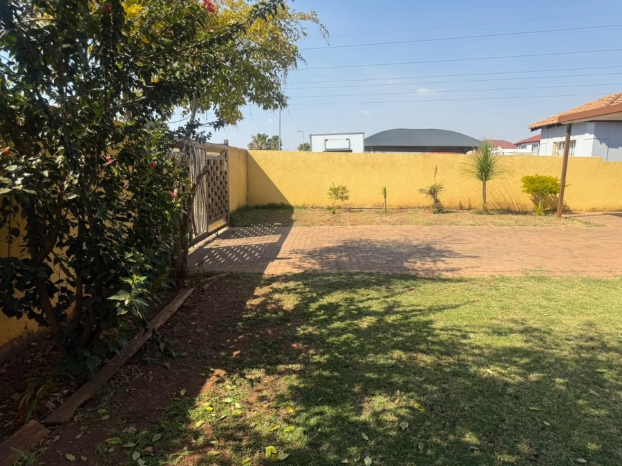 To Let 3 Bedroom Property for Rent in Nkwe Estate Gauteng