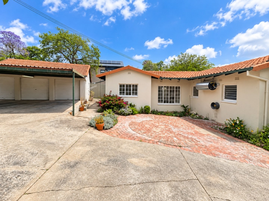 To Let 1 Bedroom Property for Rent in Fourways Gauteng