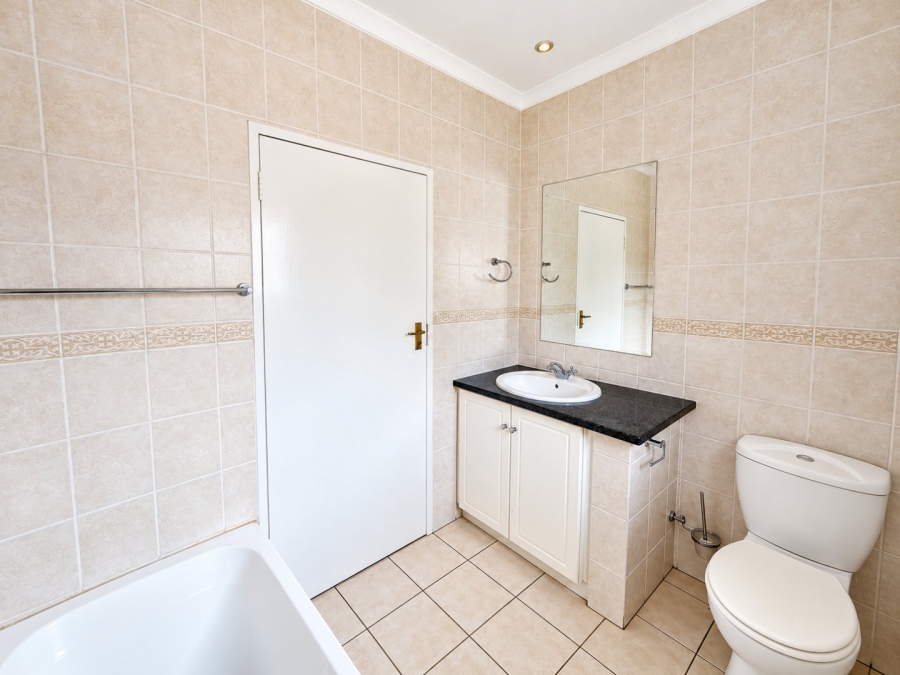 To Let 2 Bedroom Property for Rent in Fourways Gauteng