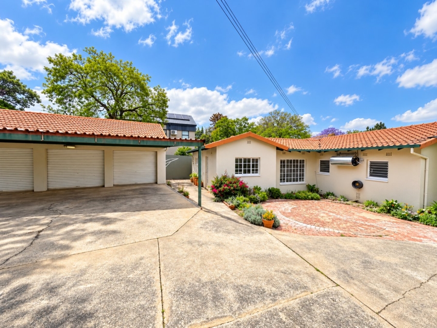 To Let 2 Bedroom Property for Rent in Fourways Gauteng