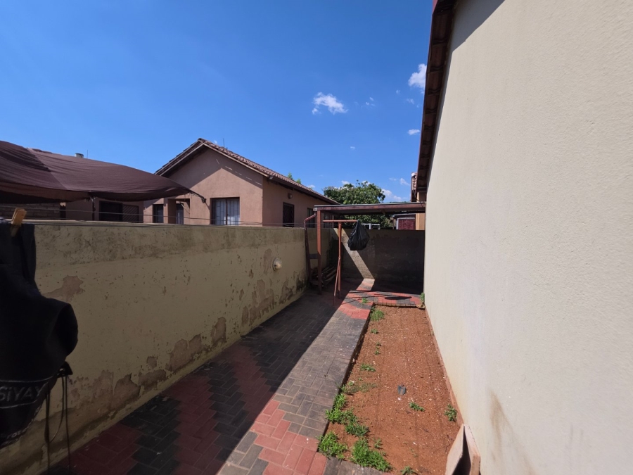 2 Bedroom Property for Sale in Soshanguve VV Gauteng