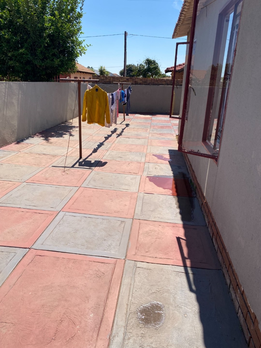 2 Bedroom Property for Sale in Soshanguve FF Gauteng