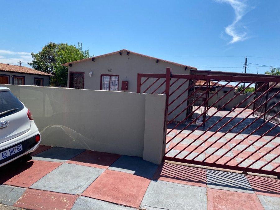 2 Bedroom Property for Sale in Soshanguve FF Gauteng