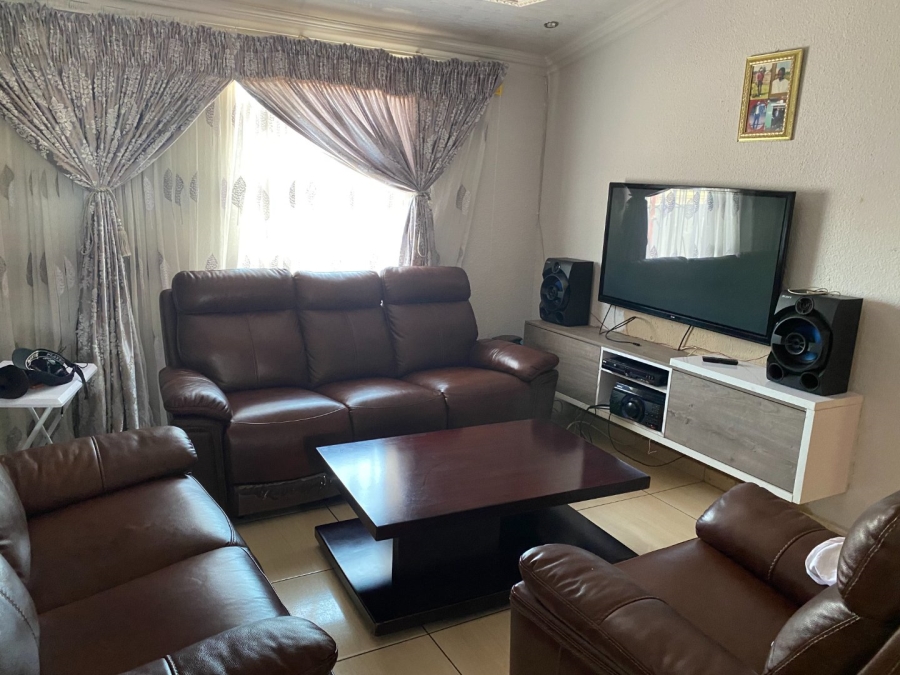 2 Bedroom Property for Sale in Soshanguve FF Gauteng