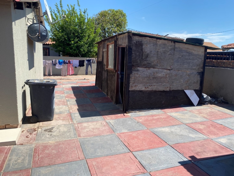 2 Bedroom Property for Sale in Soshanguve FF Gauteng