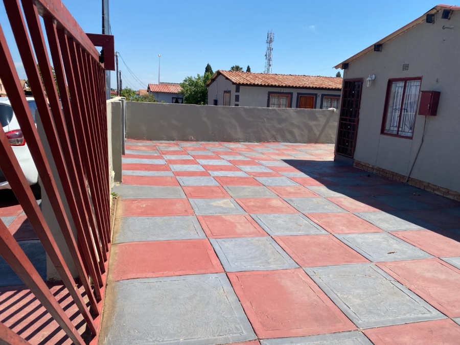 2 Bedroom Property for Sale in Soshanguve FF Gauteng