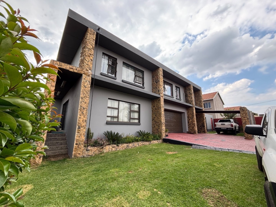 3 Bedroom Property for Sale in Brackendowns Gauteng