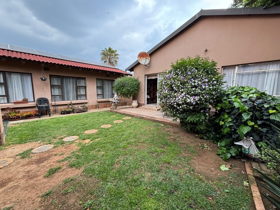 3 Bedroom Property for Sale in Brackendowns Gauteng