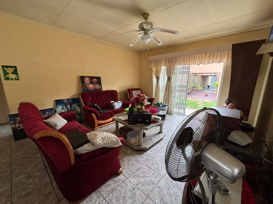 3 Bedroom Property for Sale in Brackendowns Gauteng