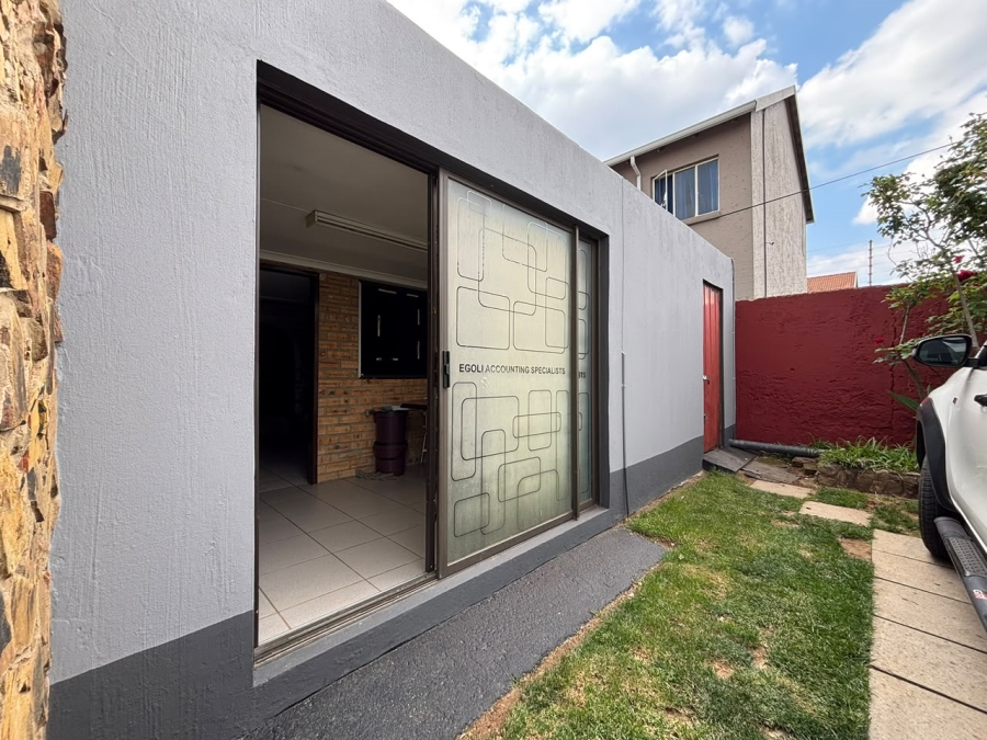 3 Bedroom Property for Sale in Brackendowns Gauteng