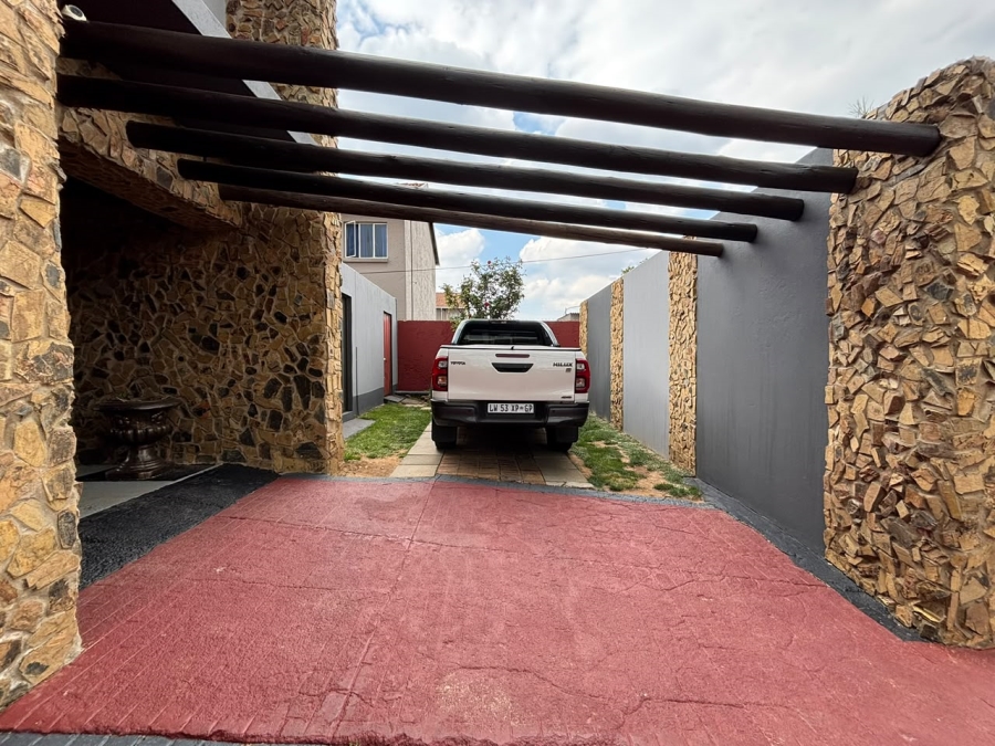 3 Bedroom Property for Sale in Brackendowns Gauteng