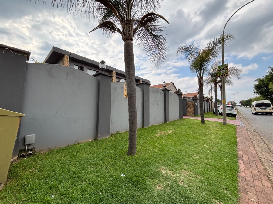 3 Bedroom Property for Sale in Brackendowns Gauteng