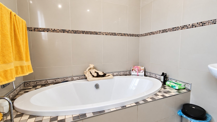 3 Bedroom Property for Sale in Rothdene Gauteng