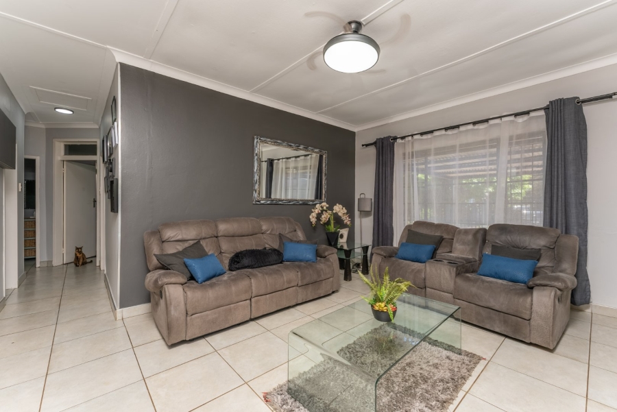 3 Bedroom Property for Sale in Lakeside Village Gauteng