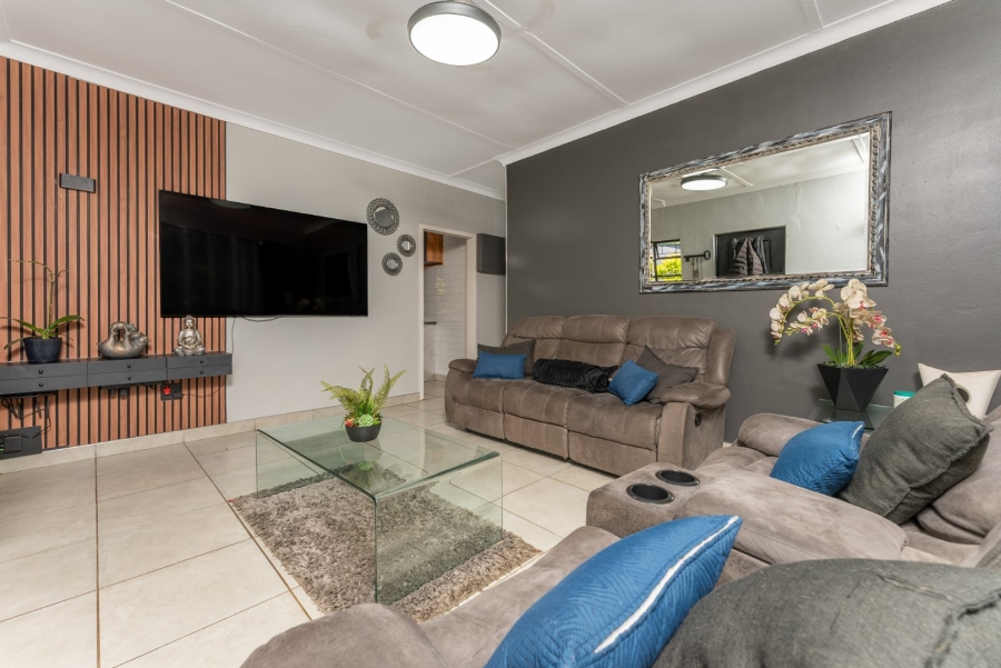 3 Bedroom Property for Sale in Lakeside Village Gauteng