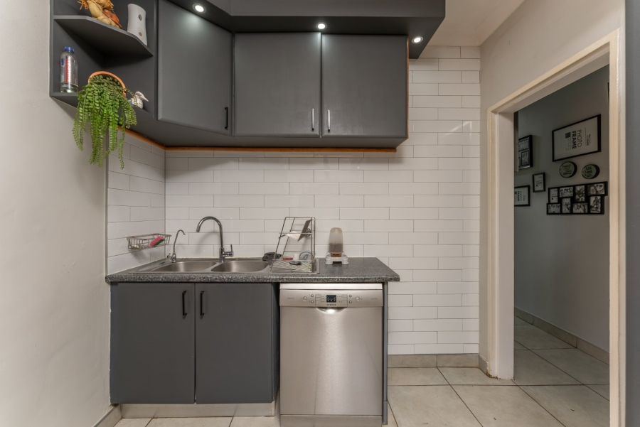 3 Bedroom Property for Sale in Lakeside Village Gauteng