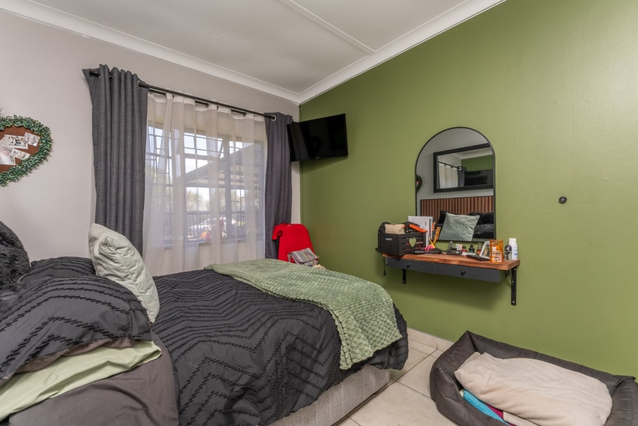 3 Bedroom Property for Sale in Lakeside Village Gauteng