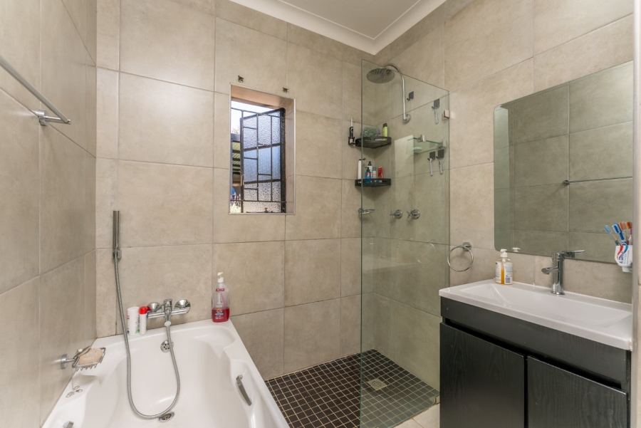 3 Bedroom Property for Sale in Lakeside Village Gauteng