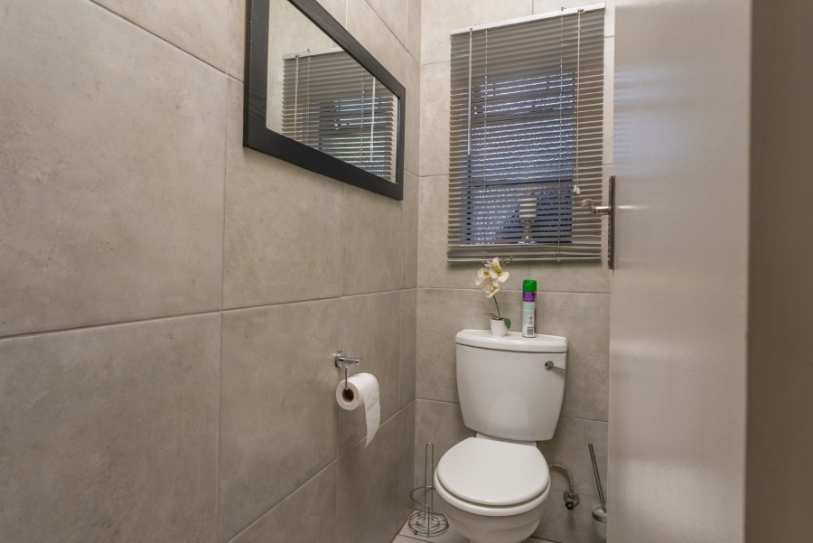 3 Bedroom Property for Sale in Lakeside Village Gauteng