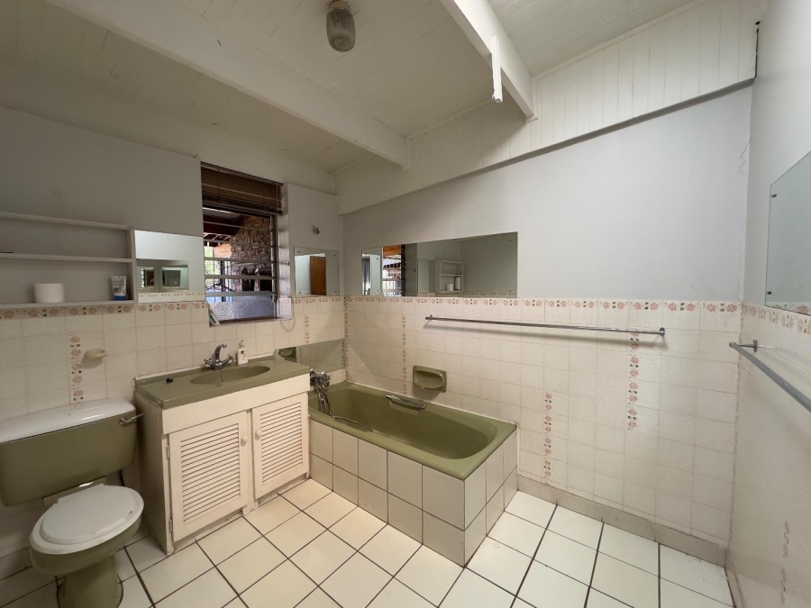 3 Bedroom Property for Sale in Waverley Gauteng