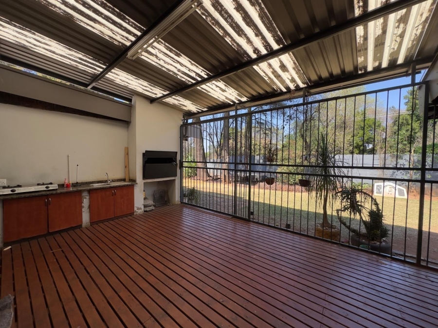 3 Bedroom Property for Sale in Waverley Gauteng