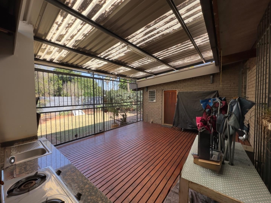 3 Bedroom Property for Sale in Waverley Gauteng