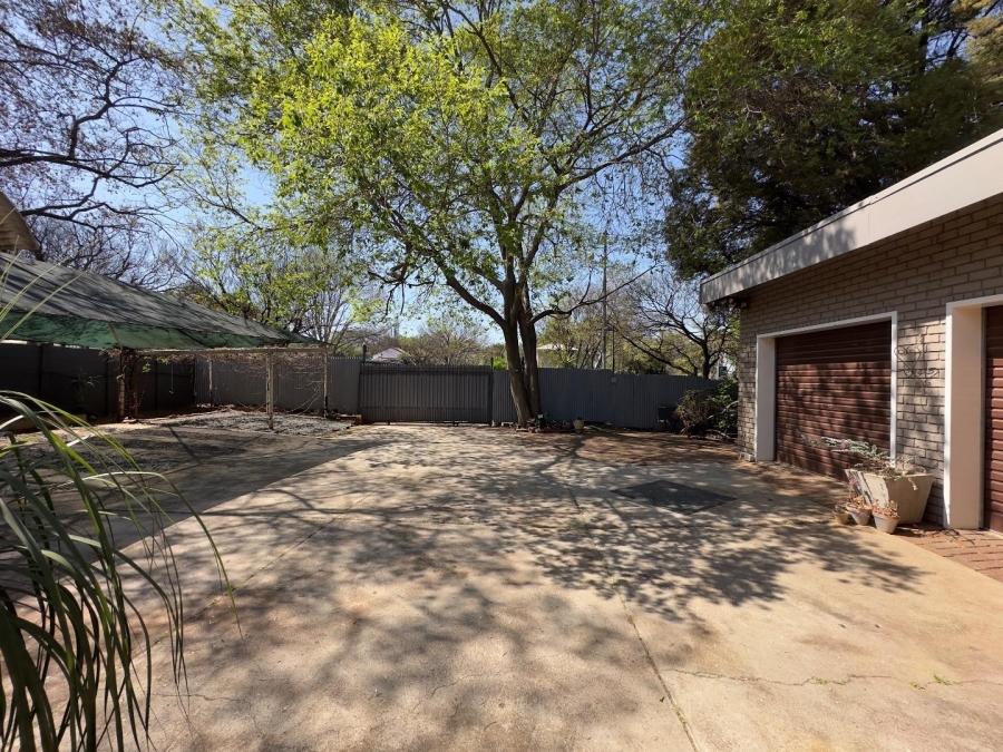 3 Bedroom Property for Sale in Waverley Gauteng