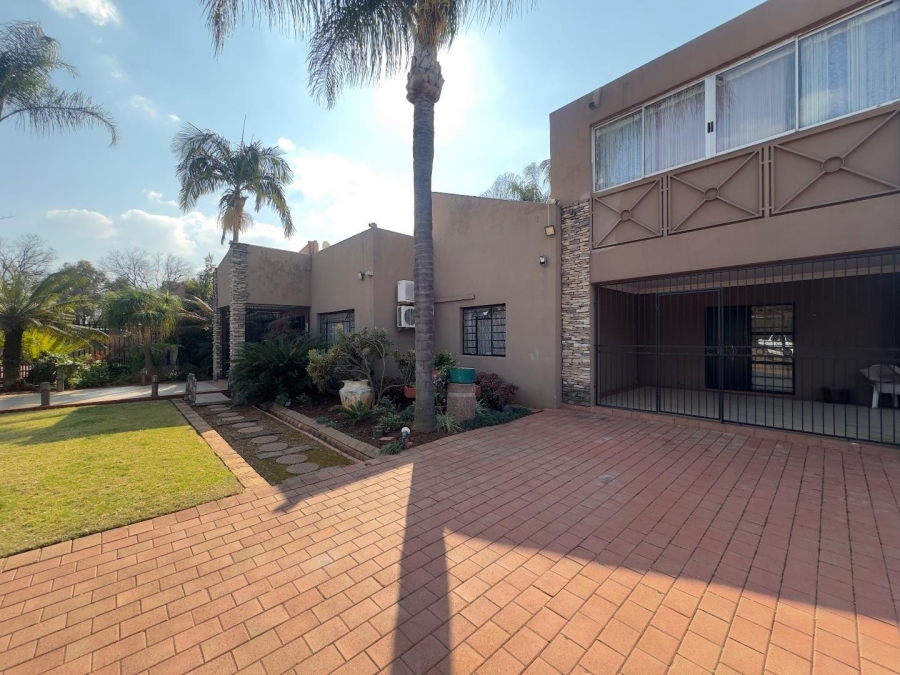 4 Bedroom Property for Sale in Waverley Gauteng