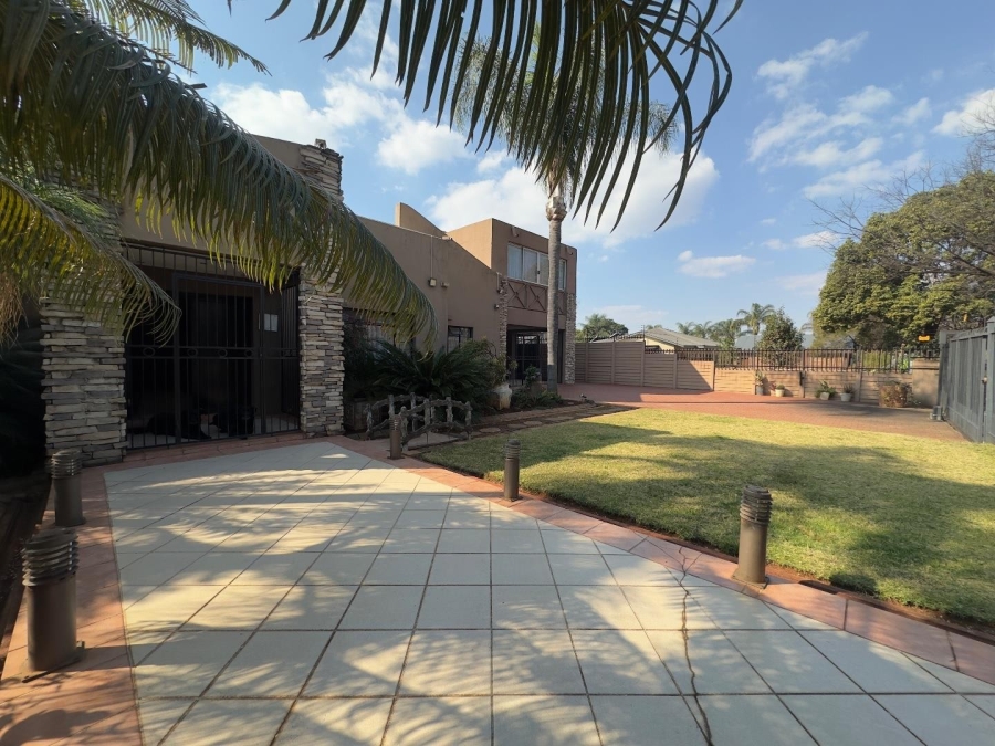 4 Bedroom Property for Sale in Waverley Gauteng