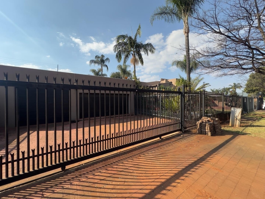 4 Bedroom Property for Sale in Waverley Gauteng