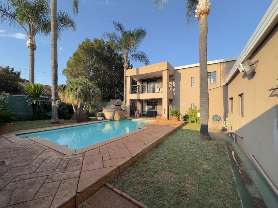 4 Bedroom Property for Sale in Waverley Gauteng