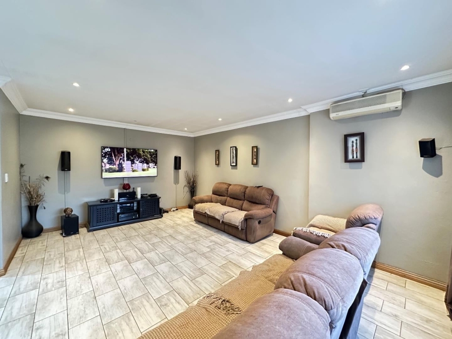 4 Bedroom Property for Sale in Waverley Gauteng