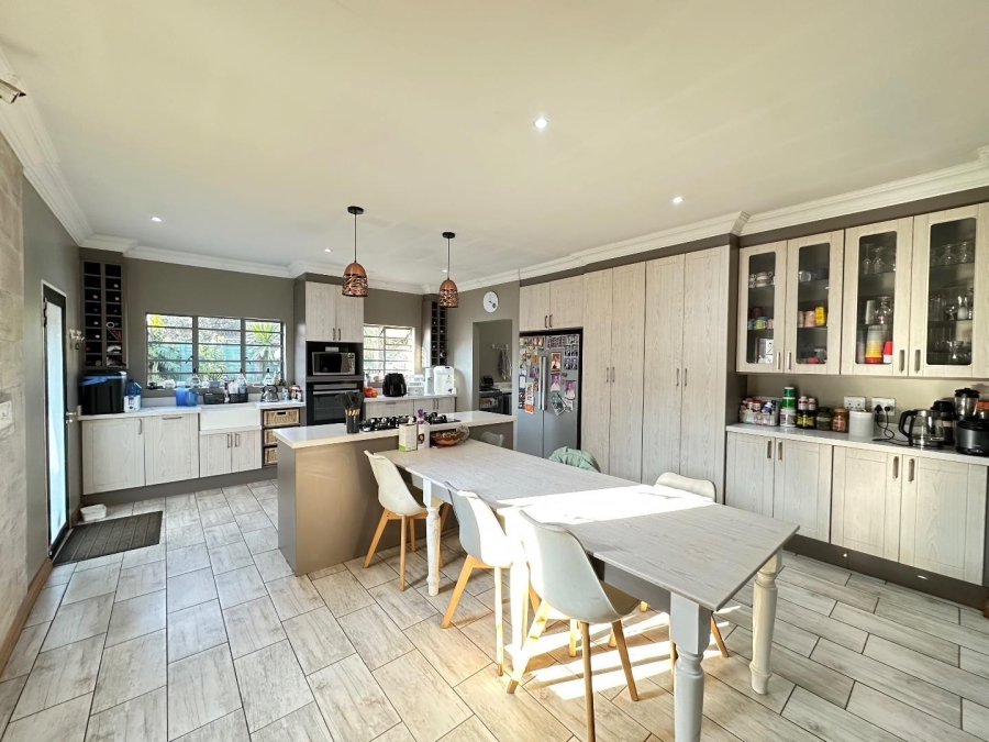4 Bedroom Property for Sale in Waverley Gauteng