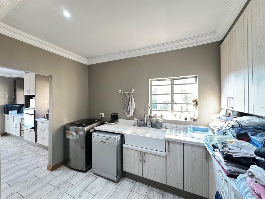 4 Bedroom Property for Sale in Waverley Gauteng